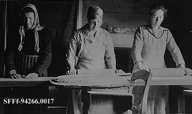 Flatbrødbakst, 'randing', på Øvre Haugland i 1928.