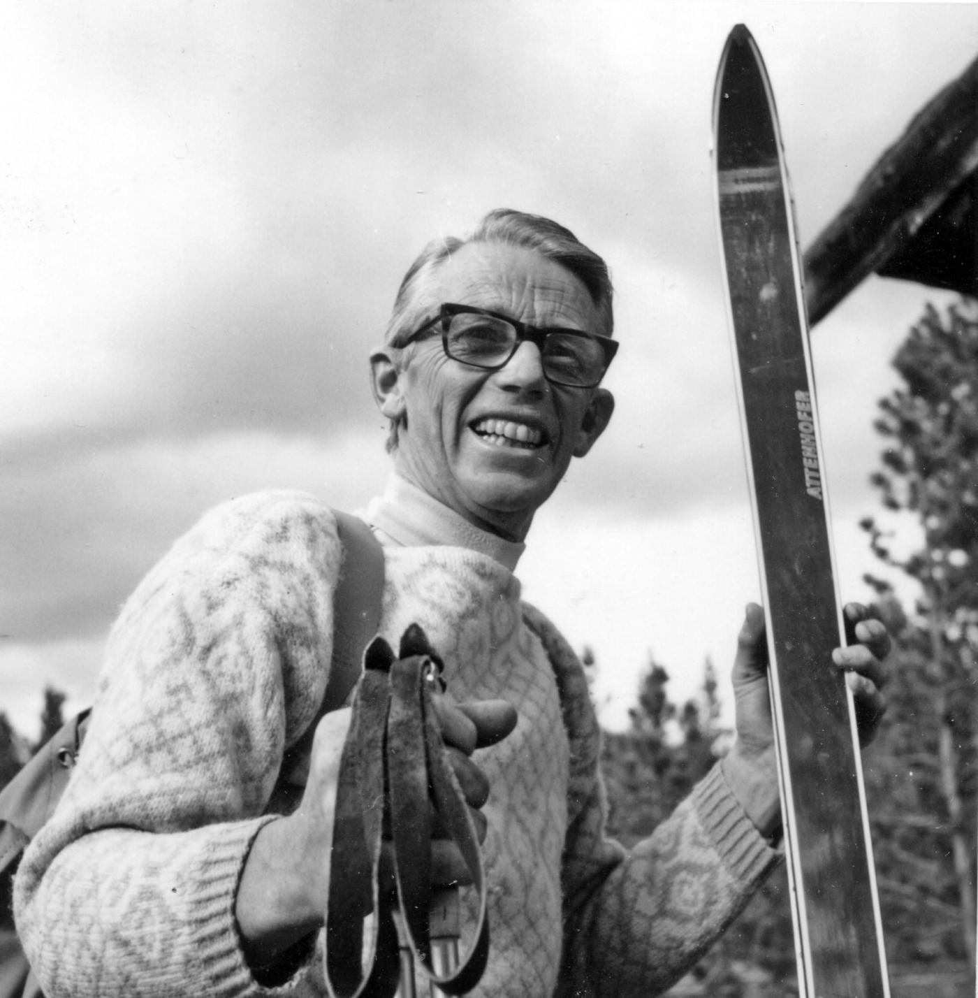 Olav Pedersen i 1971. Skiene er av merket Attenhofer, som vart produsert i Sveits på lisens frå norske Splitkein. 