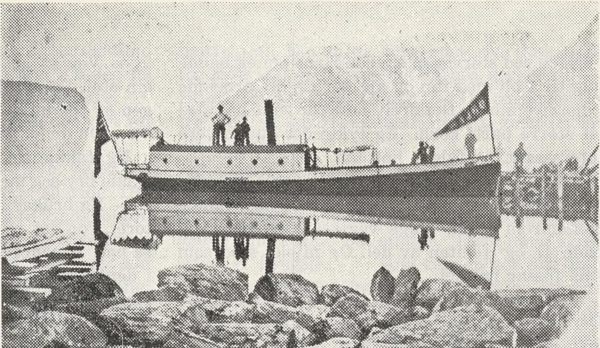 Dampbåten «Duen»/«Fram»» på Hornindalsvatnet. Til kai på Grodåssanden, 1890-1893.