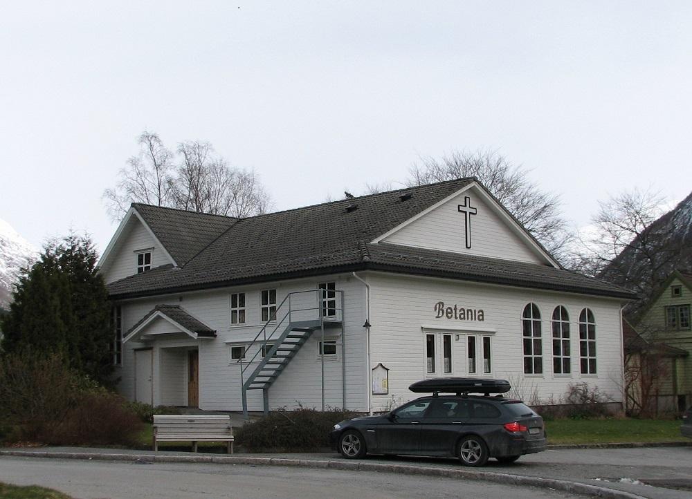 Bedehuset Betania i Stryn. Huset vart påbygt i 1992. 