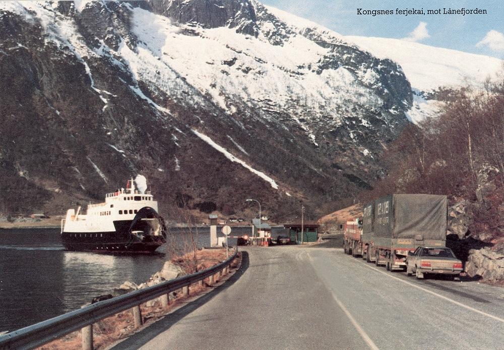 Ferjesambandet Kongsnes-Nordeide var eit stort framsteg i heilårssambandet mellom indre Sogn og Sunnfjord. Men den 14,8 km lange ferjeturen Kongsnes-Nordeide var ikkje særleg populær i fylket. Turen tok tre kvarter, men ein kunne aldri vera sikker på å komma med ferja. Slik vart ofte reisetida mykje lengre. Mange måtta venta 2-3 timar før dei kunne køyra om bord. 

