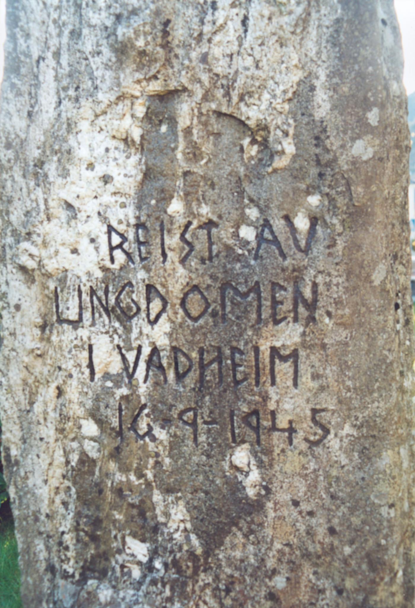 Baksida av steinen.