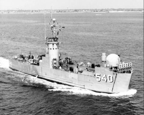 Det amerikanske landgangsfartøyet USS «Raritan», bygd 1945. Vestlandske Kraftsamband kjøpte «Raritan» i 1961, endra namnet til «Vestkraft» og brukte fartøyet i arbeidet med å byggja kraftliner, først og fremst til transport av tunge einingar (t.d. transformatorar) til veglause stader, men og til å byggja fjordspenn.