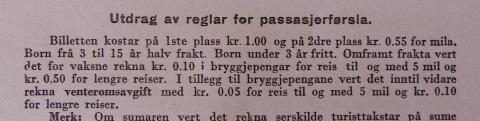 «Utdrag av reglar for passasjerførsla» i rutehefte (sommarruter 1947) for Fylkesbaatane i Sogn og Fjordane. Venteromsavgift vart kravd opp til inntekt for venterom på båtstoppestader.